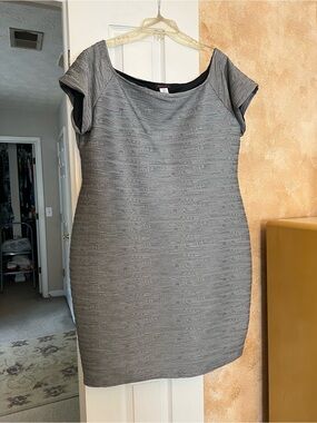 Glamour & Co. Gray Textured Midi Bodycon Sheath Dress